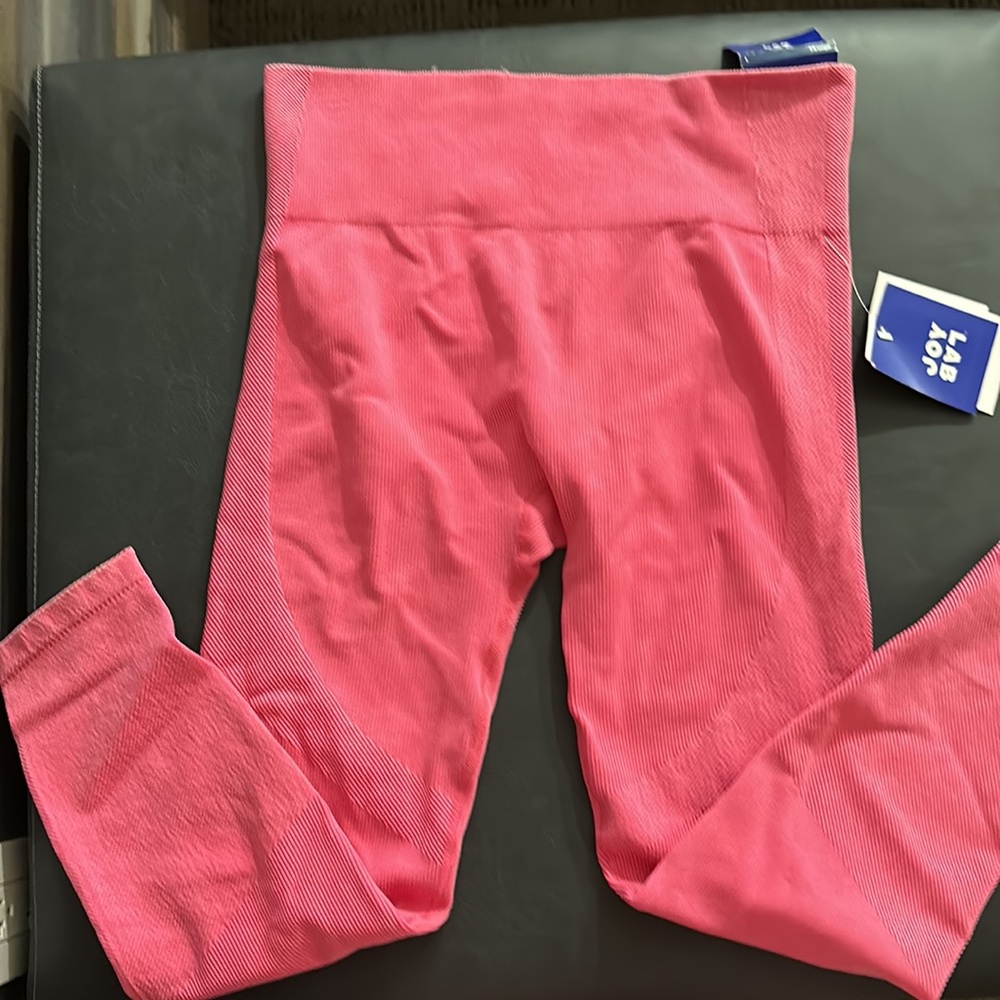 Joy Lab High-Rise Ribbed Seamless 7/8 Leggings Size Large. NWT Hot Pink